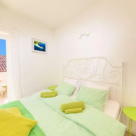 Sea Pearl - Beachfront Location In Centre Bol